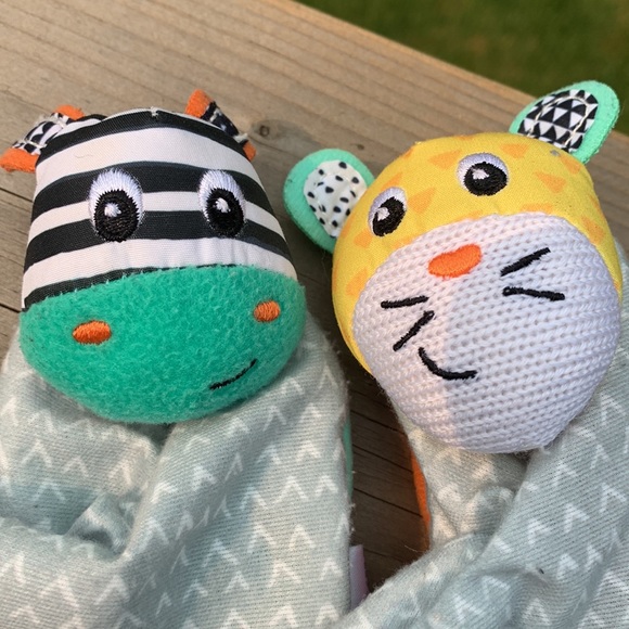 Infantino Feet Rattles - Picture 7 of 9